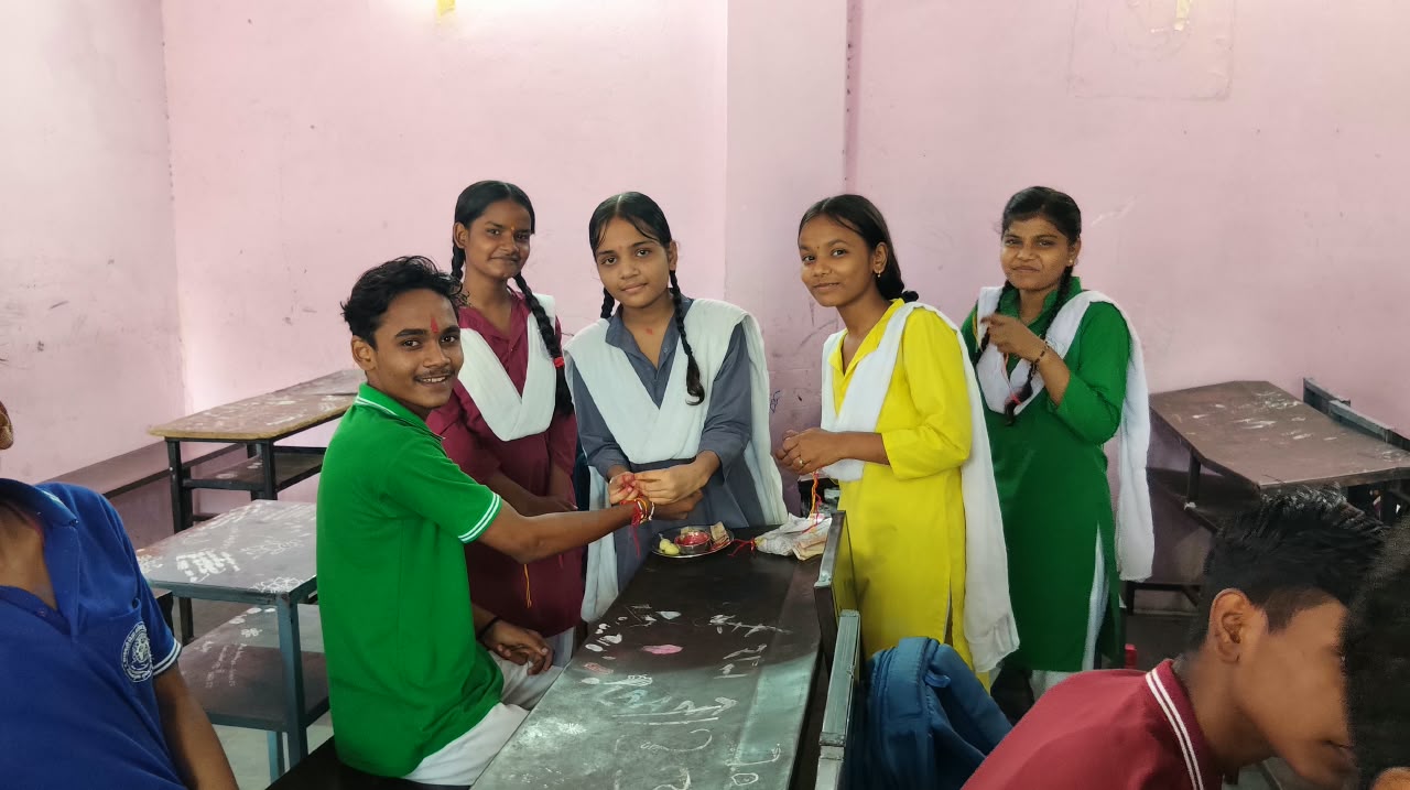 कक्षा में विद्यार्थियों द्वारा रक्षाबंधन | Student classroom celebration